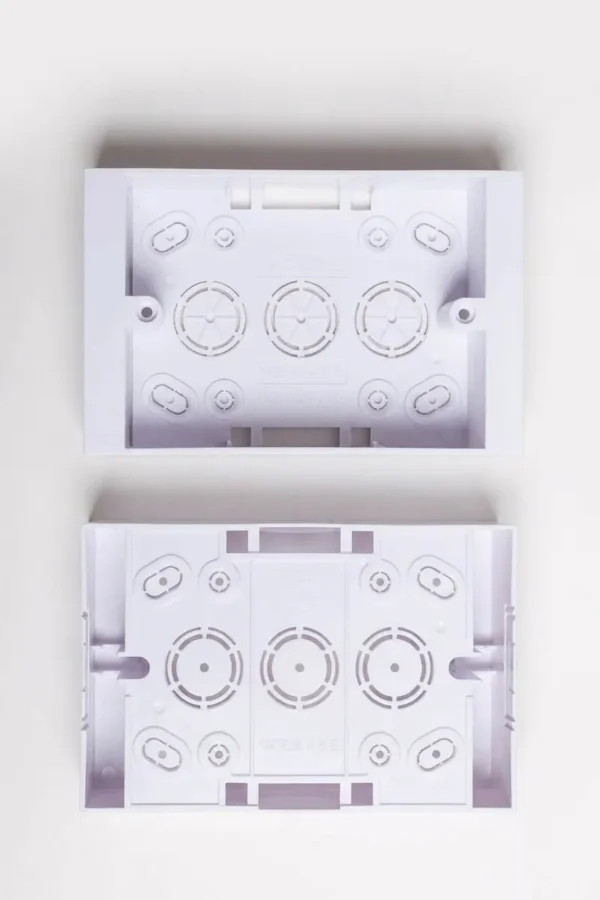 A Magic Box is white outside the wall. علبة ماجيك خارج الحائط بيضاء